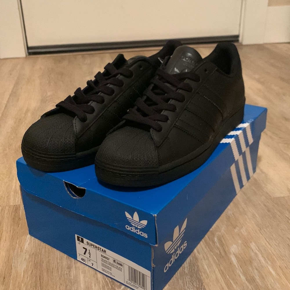 NWT adidas superstars